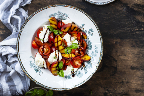 https://cl-jumbo-recipes-cms.ecomm.cencosud.com/cms/cl/Recetas_Jumbo/view_version/664f97583ee96e364fc1fb99/859cbe80-3ba8-4e9e-b98e-4ef740a443f4.jpg